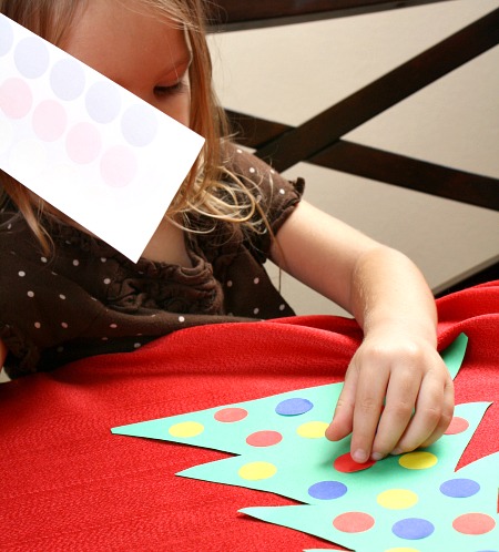 Easy Dot Sticker Christmas Craft for Toddlers and Preschoolers