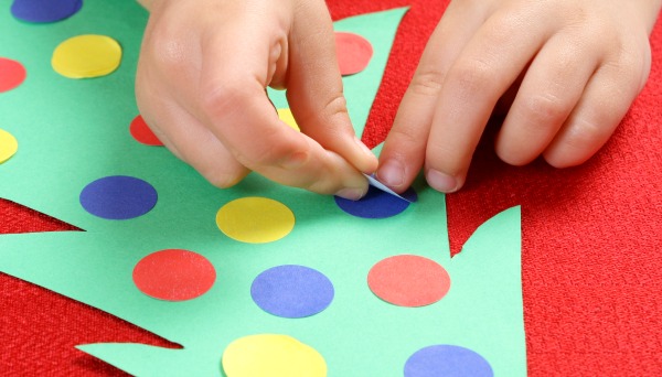 Dot Sticker Color Matching Christmas Tree Activity...great for toddlers!