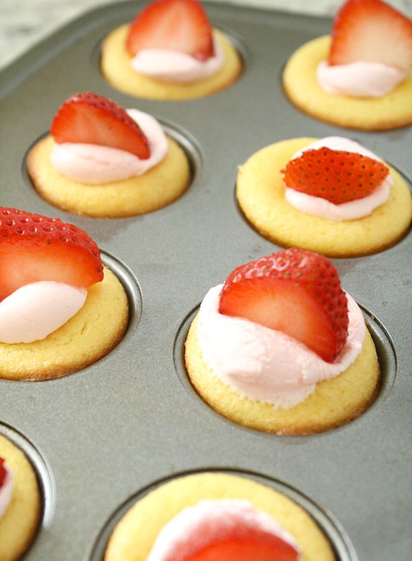 Easy Strawberry Lemon Cupcakes