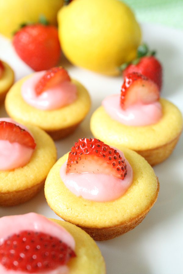 Easy Strawberry Pudding Lemon Cupcakes