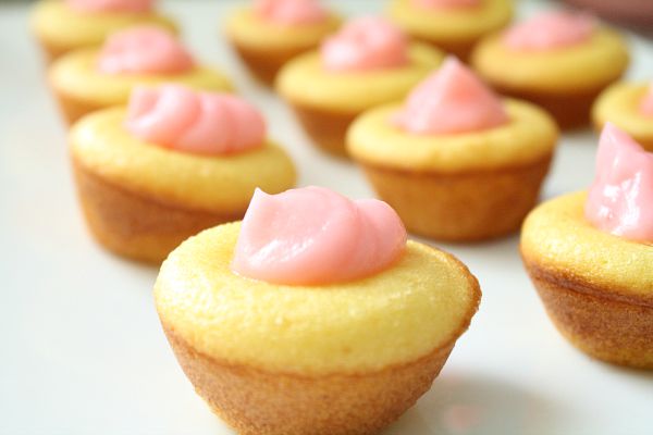 Strawberry Pudding Lemon Cupcakes