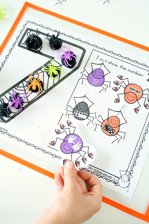 Free printable Halloween theme spider counting activity