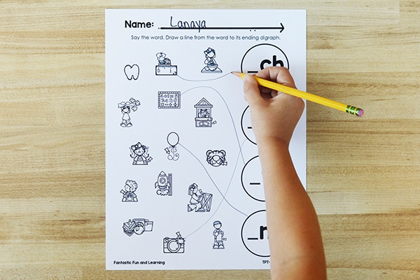 Ending Digraph Worksheet and Literacy Center Activity